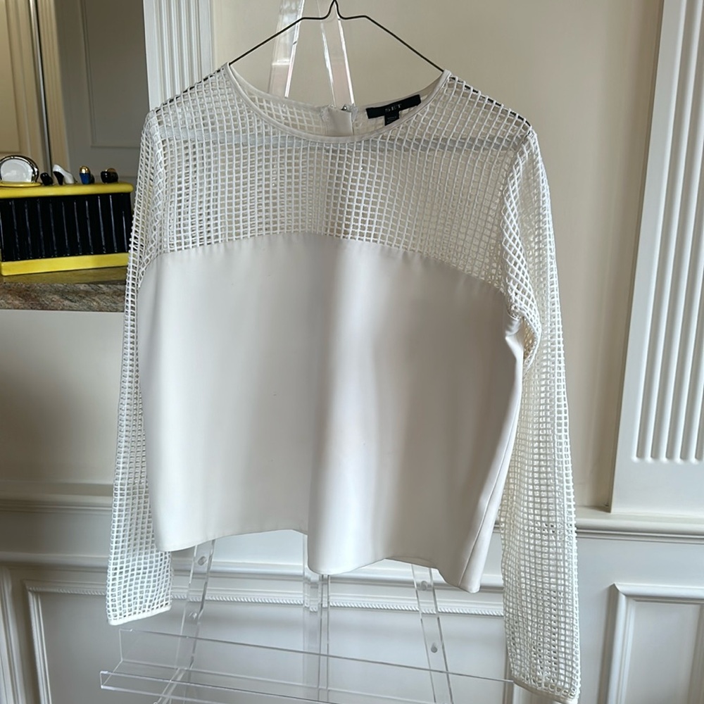 - L/S blouse w netting sleeves& , 1/2 zip back